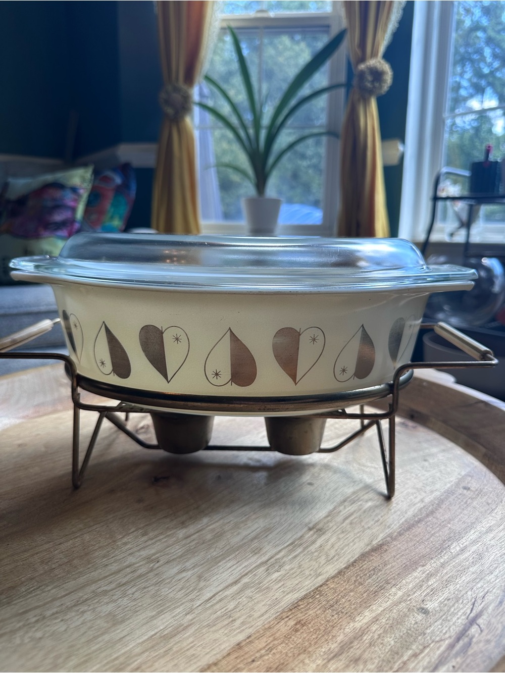 Vintage Pyrex Golden Hearts Deluxe Casserole Dish Set 2.5 QT with Lid & Stand